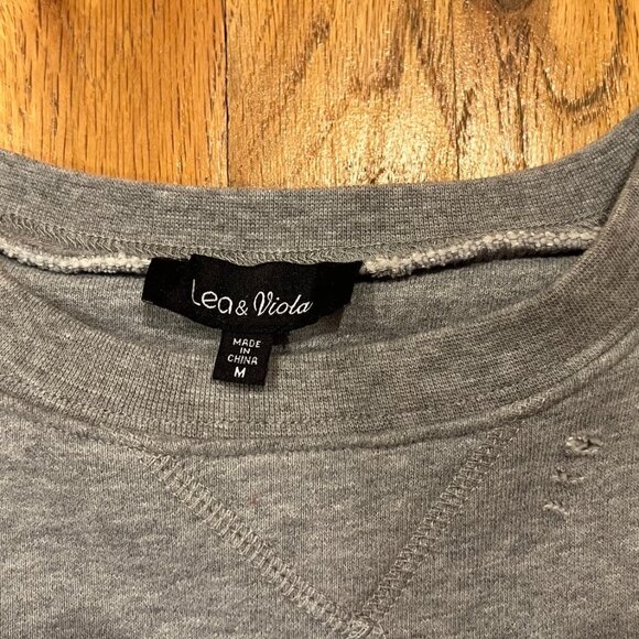 Lea &Viola Crop Sweatshirt Size Medium - Picture 3 of 3